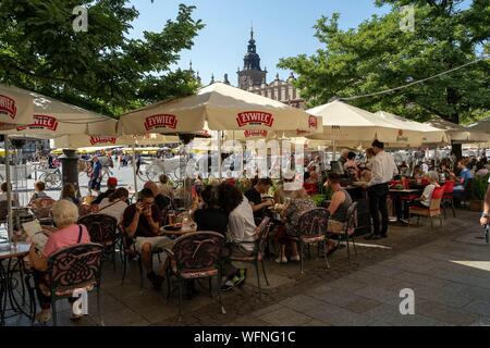 La Pologne, Voïvodie Malopolskie, Cracovie, Stare Miasto district, Site du patrimoine mondial, la vieille ville, Place du marché, Wedel restaurant terrasse Banque D'Images