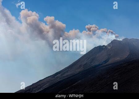 L'Italie, la Sicile, l'Etna, le Parc naturel régional de l'Etna, UNESCO World Heritage Site, versant nord, éruption de juillet 27, 2019 Banque D'Images