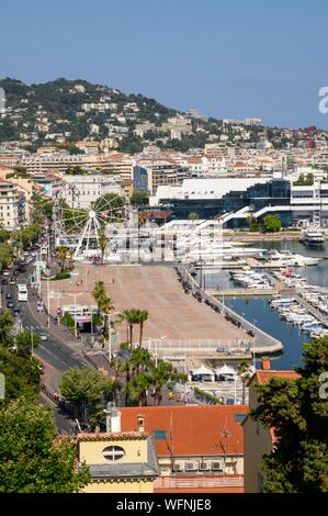 France, Alpes-Maritimes , Cannes, Suquet et le port. Banque D'Images