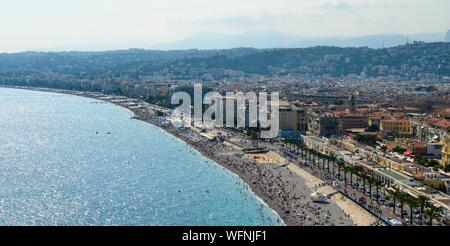 France, Alpes-Maritimes, Nice, Baie des Anges, promenade des Anglais et de la plage de Castle Hill Banque D'Images