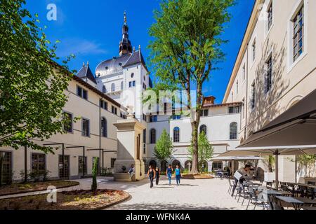 France, Rhône, Lyon, la Presqu'île, le centre historique classé Patrimoine Mondial de l'UNESCO, le Grand Hôtel-Dieu, Saint-Martin courtyard Banque D'Images