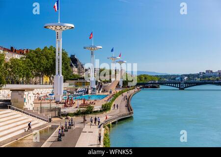 France, Rhône, Lyon, la quartier Guillotiere, Karen Blixen berge sur le Rhône, Tony Bertrand Centre Nautique et Universite bridge Banque D'Images