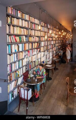 France, Paris, Merci Magasins de décorations sur le Boulevard Beaumarchais, café et bibliothèque Banque D'Images