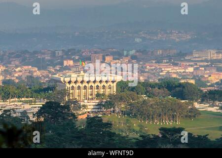 Cameroun, région Centre, Département du Mfoundi, Yaoundé, Le Mont Febe, portrait de l'unité Palace par l'architecte Olivier Clément Cacoub, siège de Présidence de l'Etat Banque D'Images