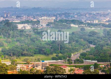 Cameroun, région Centre, Département du Mfoundi, Yaoundé, Le Mont Febe, portrait de l'unité Palace par l'architecte Olivier Clément Cacoub, siège de Présidence de l'Etat Banque D'Images