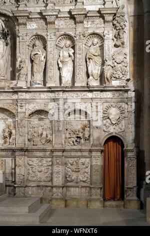 Espagne, Catalogne, province de Tarragone, Conca de Barbera, comarca Vimbodi, La ruta del Cister, monastère Santa Maria de Poblet, inscrite au Patrimoine Mondial de l'UNESCO, l'église, le retable principal Banque D'Images