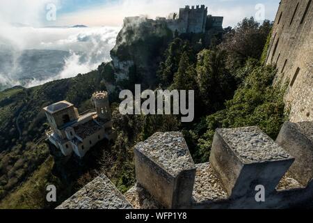 L'Italie, la Sicile, Palerme, cité médiévale fortifiée au-dessus de Trapani, Torretta Pepoli et Castello di Venere, norman forteresse à partir de 12e siècle Banque D'Images