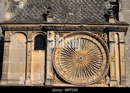 En France, en Eure et Loir, Chartres, La Cathédrale Notre-Dame classée au Patrimoine Mondial de l'UNESCO, pavillon du 16ème siècle avec un réveil remis Banque D'Images