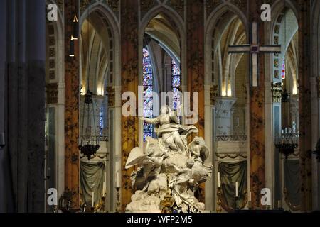 En France, en Eure et Loir, Chartres, La Cathédrale Notre-Dame classée au Patrimoine Mondial de l'UNESCO, maître-autel daté fin du 18e siècle, l'assomption de Marie Banque D'Images