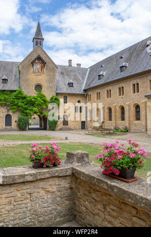 Ruines du monastère médiéval de cistertian d'Orval en Belgique, province de Luxembourg Banque D'Images