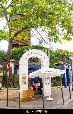 France, Paris, Butte Montmartre, Le Moulin de la Galette restaurant Banque D'Images