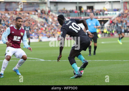 BURNLEY, Angleterre AUG 31ST Sadio Mane en action au cours de la Premier League match entre Burnley et Liverpool à Turf Moor, Burnley le samedi 31 août 2019. (Crédit : Luc Nickerson | MI News) usage éditorial uniquement, licence requise pour un usage commercial. Aucune utilisation de pari, de jeux ou d'un seul club/ligue/dvd publications. Photographie peut uniquement être utilisé pour les journaux et/ou magazines des fins éditoriales Crédit : MI News & Sport /Alamy Live News Banque D'Images