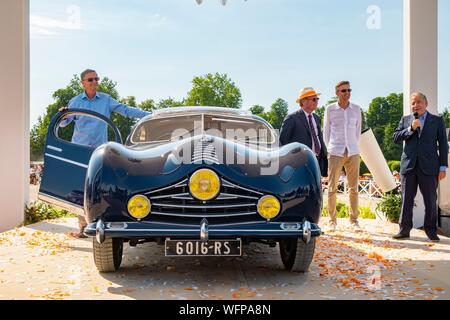 France, Oise, Chantilly, Château de Chantilly Chantilly, 5ème édition de l'art et de l'Élégance Richard Mille, une journée consacrée au vintage et collections automobiles, Best-of show (après-guerre), la Talbot Lago T26 Grand Sport Coupé Banque D'Images