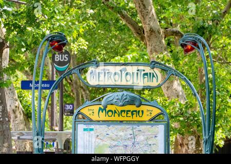 France, Paris, la station de métro Monceau dans le style Guimard Banque D'Images