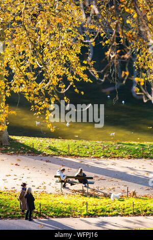 France, Paris, le parc des Buttes de Chaumont Banque D'Images