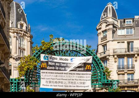 France, Paris, Rue Montorgueil, pas de fast food Mc Donald Banque D'Images