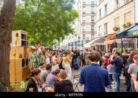 France, Paris, district de Ménilmontant street band, pendant la fête de la Musique Banque D'Images