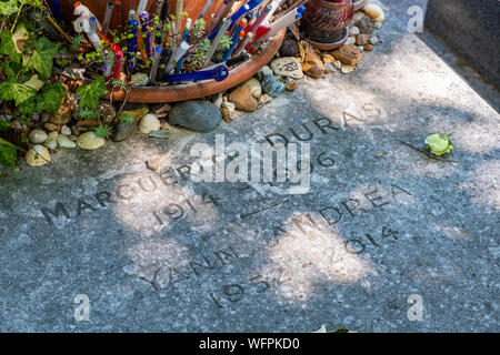 France, Paris, cimetière Montparnasse, de la tombe de Marguerite Duras Banque D'Images