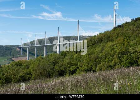 France, Aveyron, Millau, Viaduc de Millau, Parc Naturel Régional des Grands Causses, chaînes du passé pont sur la Vallée du Tarn et de la rivière Tarn, par l'ingénieur Michel Virlogeux et l'architecte britannique Lord Norman Foster, le plus haut pont au monde à 336,4 mètres Banque D'Images