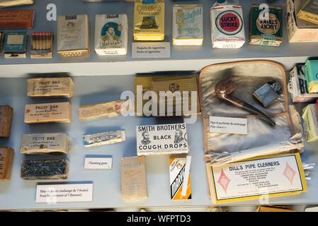 France, Manche, Cotentin, Sainte Mère Eglise, Airborne Museum, exposition d'objets, des cigarettes et des bonbons Banque D'Images