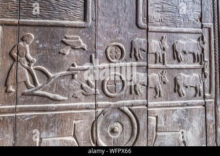 L'Arménie, région de Syunik, 9e siècle Monastère de Tatev, porte en bois Banque D'Images