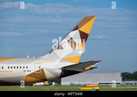 MANCHESTER, Royaume-Uni - 24 août 2019 : Etihad Airways Boeing 787 nouvelle livrée de queue Banque D'Images