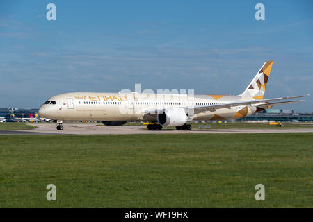 MANCHESTER, Royaume-Uni - 24 août 2019 : Etihad Airways Boeing 787 prête à partir Banque D'Images