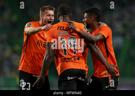 Lisbonne, Portugal. Août 31, 2019. Ronan David de Rio Ave FC (19) célèbre avec ses coéquipiers après avoir marqué au cours de la Ligue portugaise match de foot entre Sporting CP et Rio Ave FC au stade Alvalade à Lisbonne, Portugal le 31 août 2019. Crédit : Pedro Fiuza/ZUMA/Alamy Fil Live News Banque D'Images