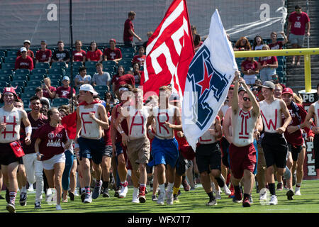 Philadelphie, Pennsylvanie, USA. Août 31, 2019. Les étudiants du Temple run sur le terrain pendant le jeu au Lincoln Financial Field à Philadelphie Pennsylvanie Crédit : Ricky Fitchett/ZUMA/Alamy Fil Live News Banque D'Images