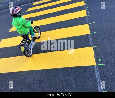 Portrait Of Boy Riding Bicycle sur Zebra Crossing
