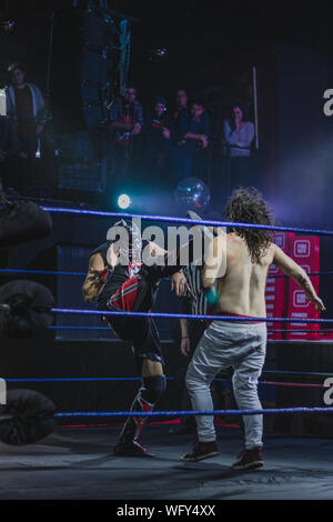 Chili wrestling CNL Red Rocket patea un Pedro Pablo Subercaseaux Banque D'Images