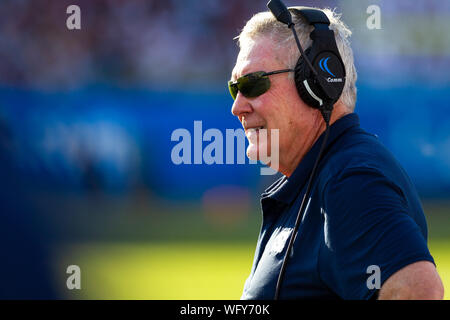 31 août 2019 : Caroline du Tar Heels Head coach Mack Brown lors de la NCAA se rencontreront au stade Bank of America à Charlotte, NC. (Scott Kinser/Cal Sport Media) Banque D'Images