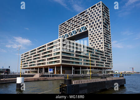 Appartement moderne dans la construction de logements dans le projet contemporain Houthaven de voisinage et de départ des ferries port NDSM Banque D'Images