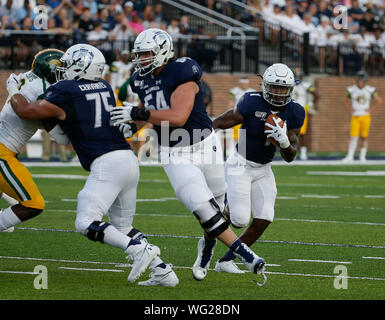 31 août 2019 : les monarques ODU RB # 1 Kesean ressemble fort à la fin de la zone qu'il s'exécute avec le football au cours d'un match de football NCAA entre les anciens monarques et les Dominions Norfolk State Spartans à S.B. Ballard Stadium à Norfolk, VA. Justin Cooper/CSM Banque D'Images