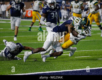 31 août 2019 : Norfolk State Spartans WR # 17 McElhenie Tylan est arrêté juste avant la fin de la zone au cours d'un match de football NCAA entre les anciens monarques et les Dominions Norfolk State Spartans à S.B. Ballard Stadium à Norfolk, VA. Justin Cooper/CSM Banque D'Images