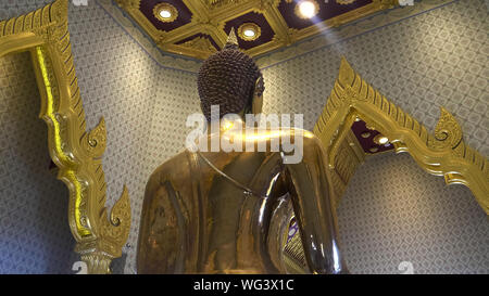Vue arrière du Bouddha d'or de Wat traimit à bangkok Banque D'Images