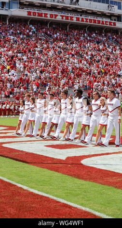 31 août 2019 : Les membres de l'équipe l'esprit de l'Arkansas à la fin de ligne pour la ligne de zone l'Alma Mater. L'Arkansas a défait la Portland State 20-13 à Fayetteville, AR, Richey Miller/CSM Banque D'Images