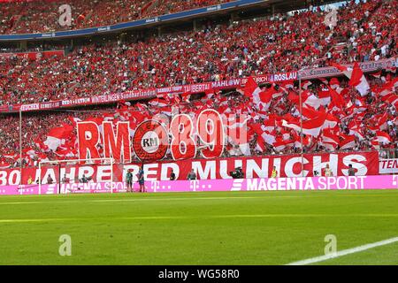 Munich, Allemagne Le 31 août 2019 : 1. BL - 19/20 - FC Bayern Munich Vs. FSV FSV FSV Mainz 05 FC Bayern Munich, en courbe, chorégraphiques, courbe du ventilateur/Fans/bloc Ventilateur/fonction/symbole/symbole/photo/détail caractéristique // DFL règlement interdit toute utilisation d'images comme des séquences d'images et/ou quasi-vidéo. // Dans le monde d'utilisation | Banque D'Images