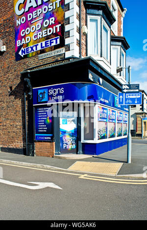 Signes GT Boutique, Mandale Road, Thornaby on Tees, Cleveland, Angleterre Banque D'Images