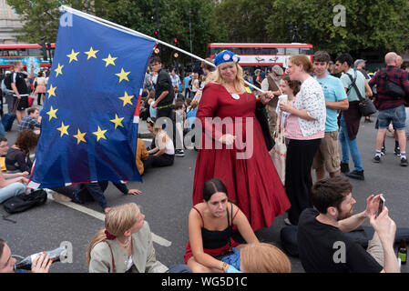 Beijing, la Grande-Bretagne. Août 31, 2019. Les protestataires prennent part à une manifestation à Trafalgar Square à Londres, Angleterre, 31 août 2019. Des milliers de manifestants le samedi sont descendus dans la rue partout en Grande-Bretagne pour protester contre le premier ministre britannique, Boris Johnson a décidé de suspendre le parlement. Crédit : Ray Tang/Xinhua Banque D'Images