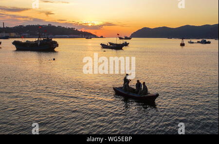 Dalian, province de Liaoning en Chine. Août 31, 2019. Bateaux sur la mer de l'île dans le comté de Haiyang Changhai de Dalian, Liaoning Province du nord-est de la Chine, le 31 août, 2019. Credit : Long Lei/Xinhua/Alamy Live News Banque D'Images