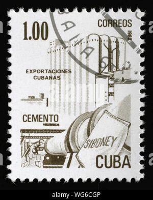 Timbres en Cuba, montre le ciment, Exportaciones Cubanas, vers 1982. Banque D'Images