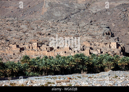 Oman Ghool village et les cultures au début du Wadi Nakhr et Wadi Ghool Dhakiliya dans la région de l'Oman Banque D'Images