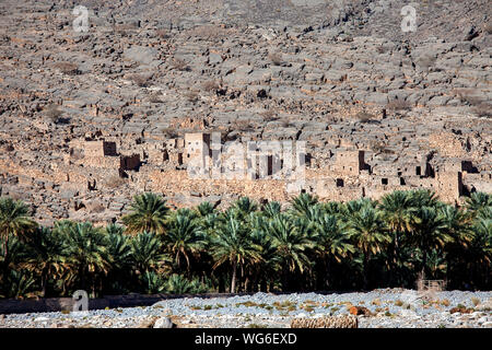 Oman Ghool village et les cultures au début du Wadi Nakhr et Wadi Ghool Dhakiliya dans la région de l'Oman Banque D'Images