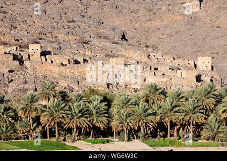 Oman Ghool village et les cultures au début du Wadi Nakhr et Wadi Ghool Dhakiliya dans la région de l'Oman Banque D'Images