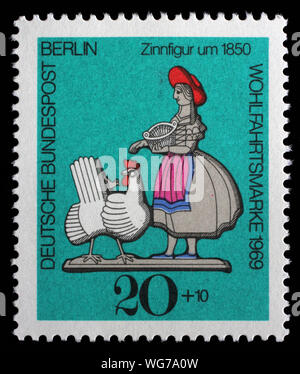 Timbre émis en Allemagne - Berlin montre dame Farmer (env. 1850), du Bien-Être : série de modèles en étain, vers 1971. Banque D'Images