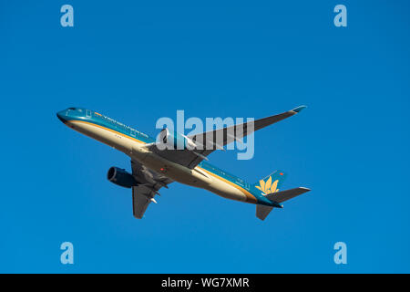 TOKYO, JAPON - JAN. 13, 2019 Vietnam : Airbus A350-900 Air décollant de l'Aéroport International de Narita à Tokyo, Japon. Banque D'Images