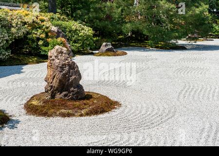 Dans le jardin Zen Kennin-ji, Temple Kennin-ji, Komatsucho, Kyoto, Japon Banque D'Images