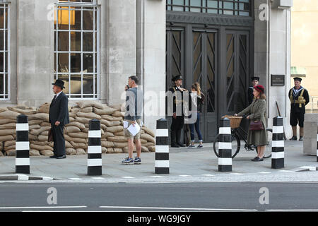 Londres, Royaume-Uni, 1er septembre 2019. Tournage de scènes pour un film inconnu en temps de guerre aux bâtiments de la BBC à Londres Banque D'Images