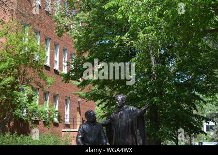 Une statue en l'honneur des fondateurs de l'Université de l'Alberta, Canada Banque D'Images